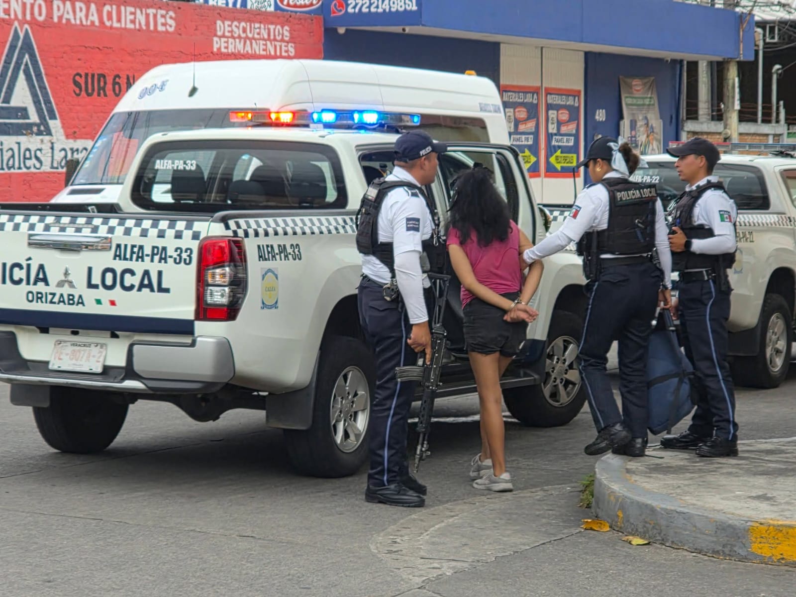 Detienen a mujer por robo de mercancía en tienda de Orizaba