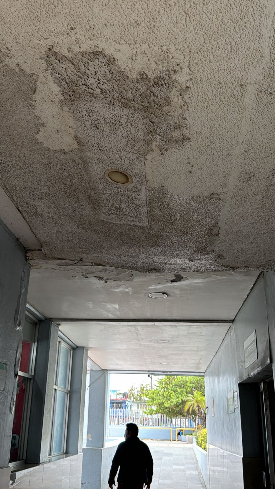 IMSS atiende filtraciones en Urgencias de UMAE 14 en Veracruz