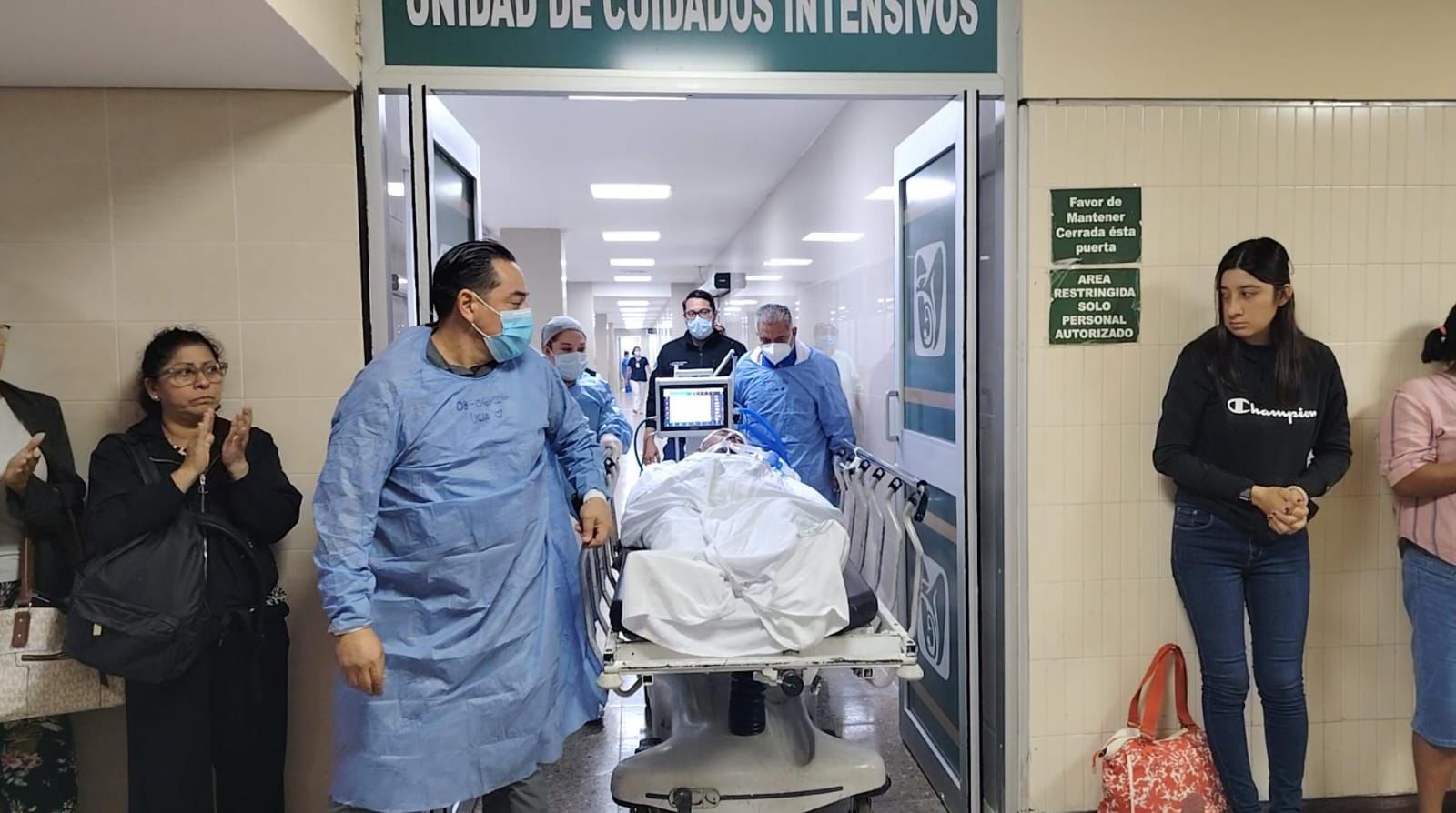 En medio de aplausos familiares de tabasqueño con muerte encefálica donan córnea, riñón e hígado