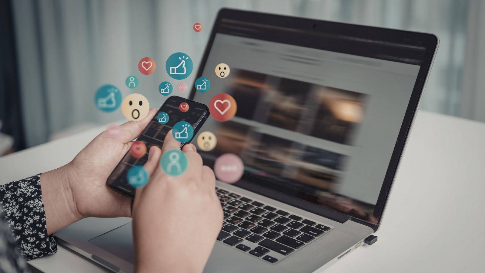 Alertan a prevenir adicción a redes sociales