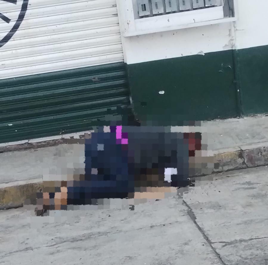 Hombre es asesinado a balazos en el centro de Cuitláhuac