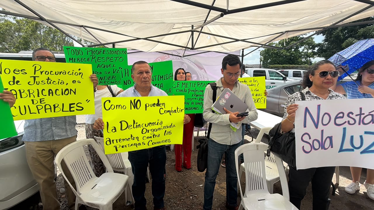 Abogados respaldan a litigante de Poza Rica durante audiencia penal