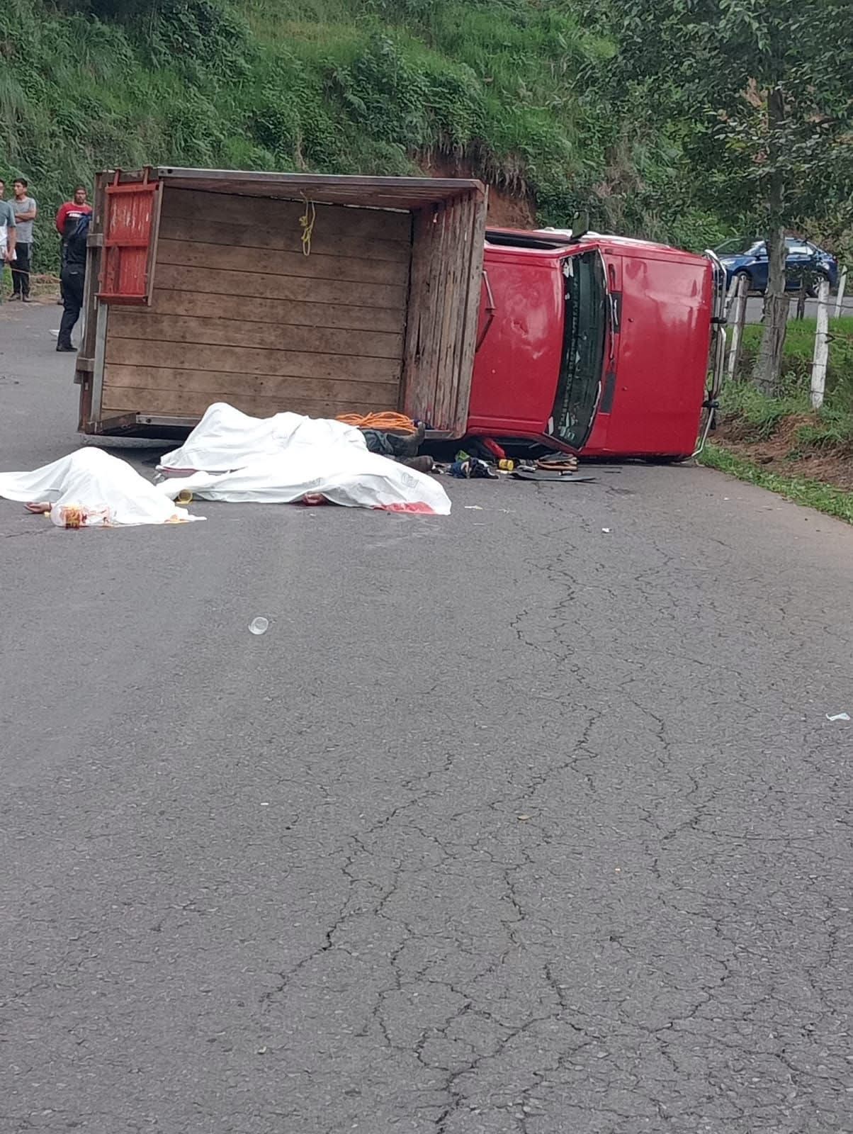 Accidente en Tonayán deja tres muertos y 15 personas heridas