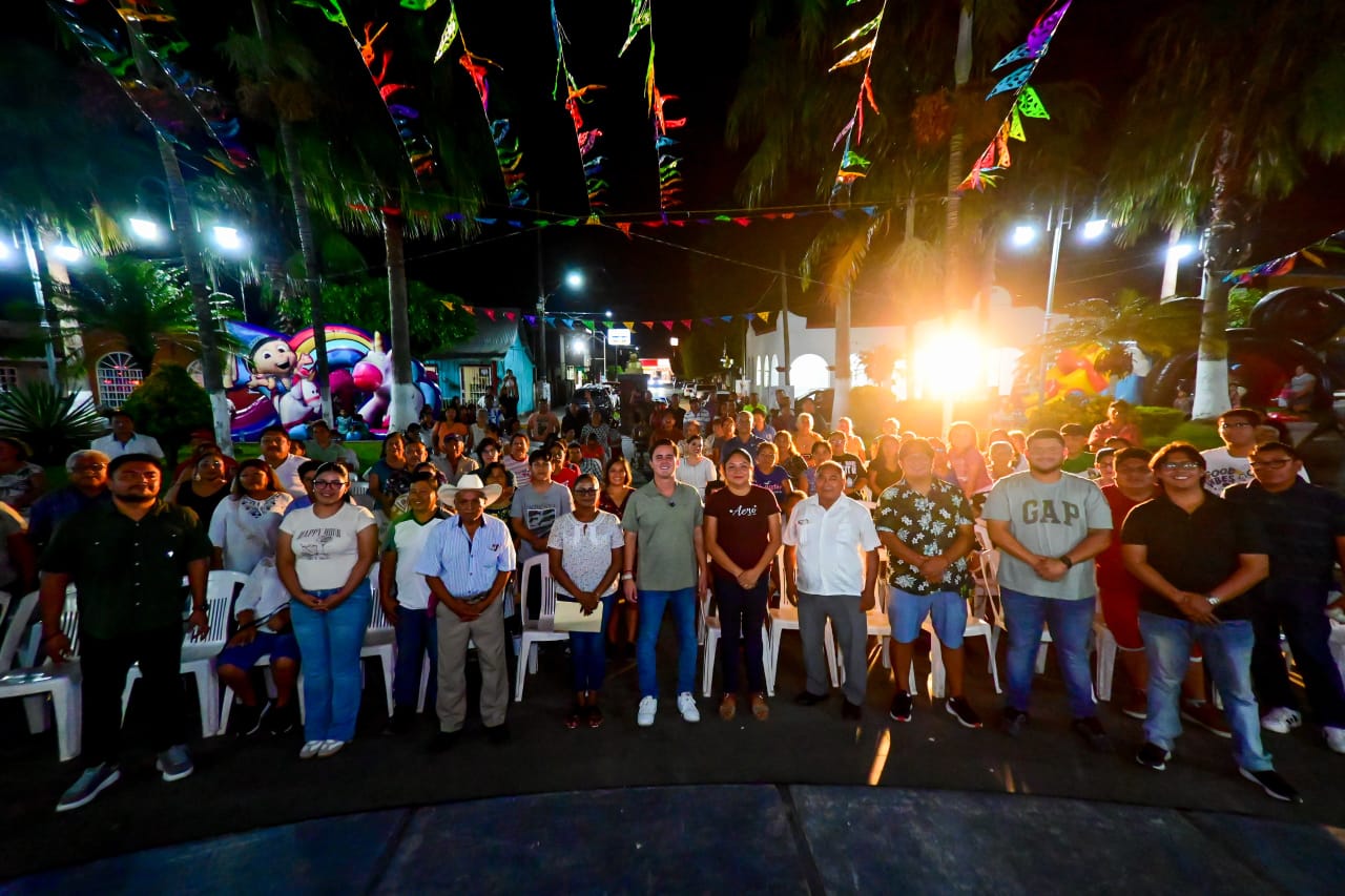 San Andrés Tuxtla rehabilita alumbrado y espacios públicos en Villa Comoapan