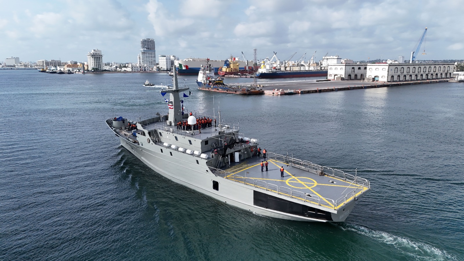 Zarpan dos buques de la Armada de México del puerto de Veracruz con ayuda humanitaria para Venezuela