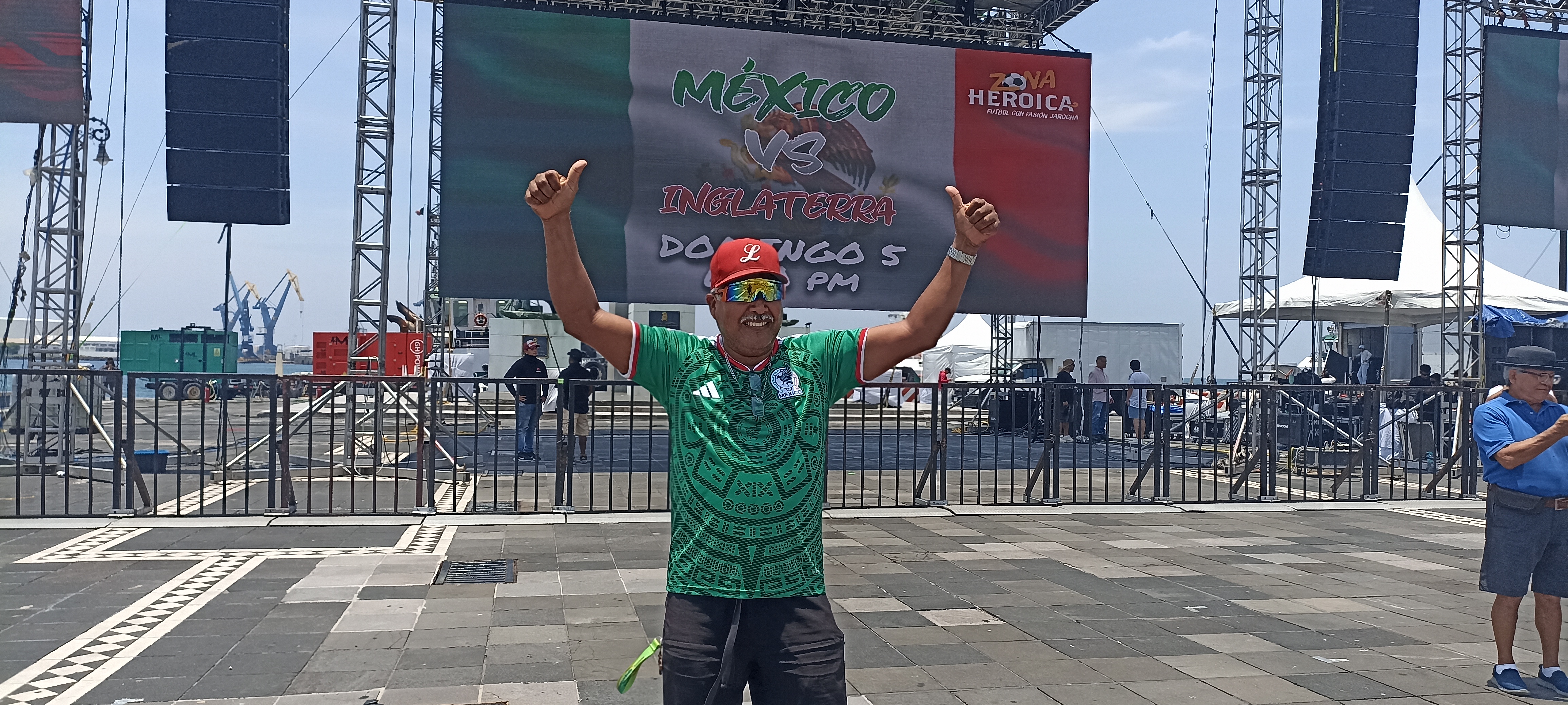 Retrasan una hora partido México vs Inglaterra; aficionados esperan en Veracruz