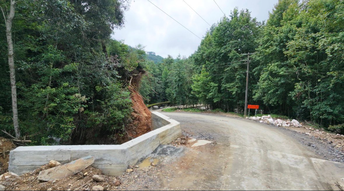 SICT reconstruye 35 km del camino ZacualpanTexcatepec en Veracruz