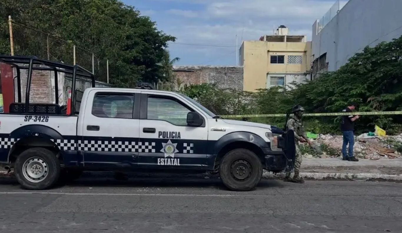 Olor alerta a vecinos y hallan cuerpo en terreno de Veracruz