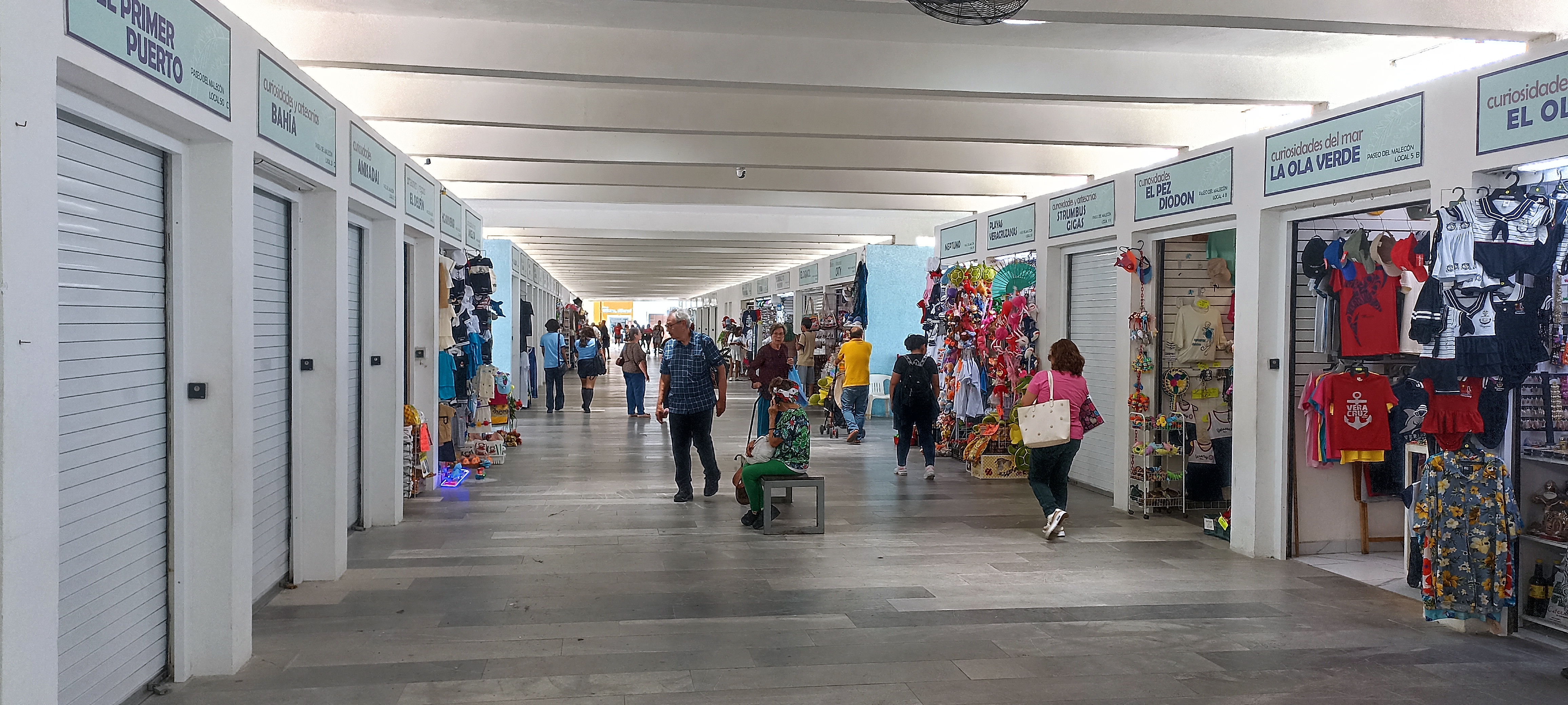 Estiman artesanos del Malecón de Veracruz repunte del 50% en ventas en vacaciones de verano