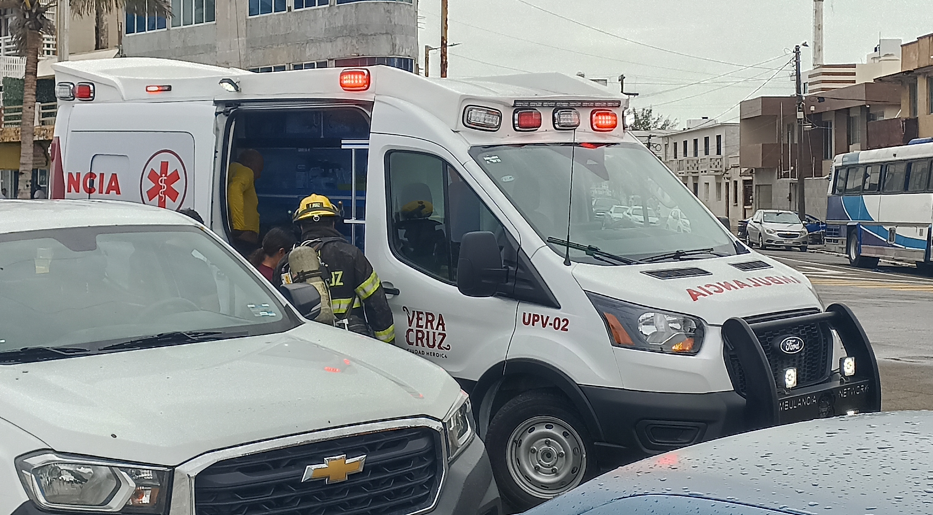 Guardavidas impide tragedia en la playa Regatas de Veracruz