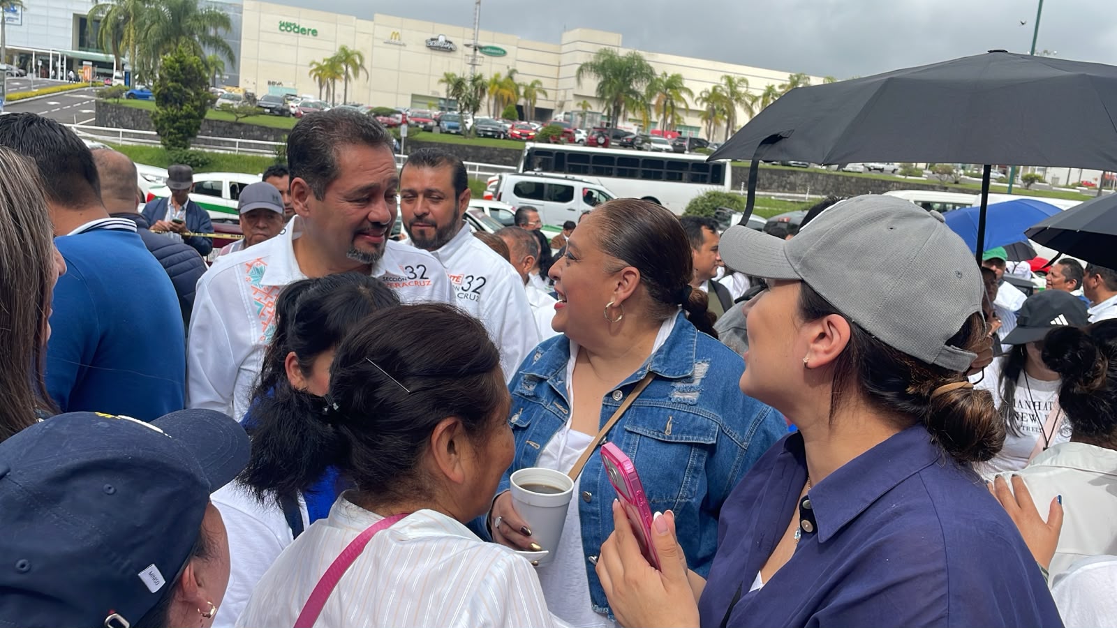 SNTE Sección 32 toma la SEV en Xalapa por rezago en trámites docentes