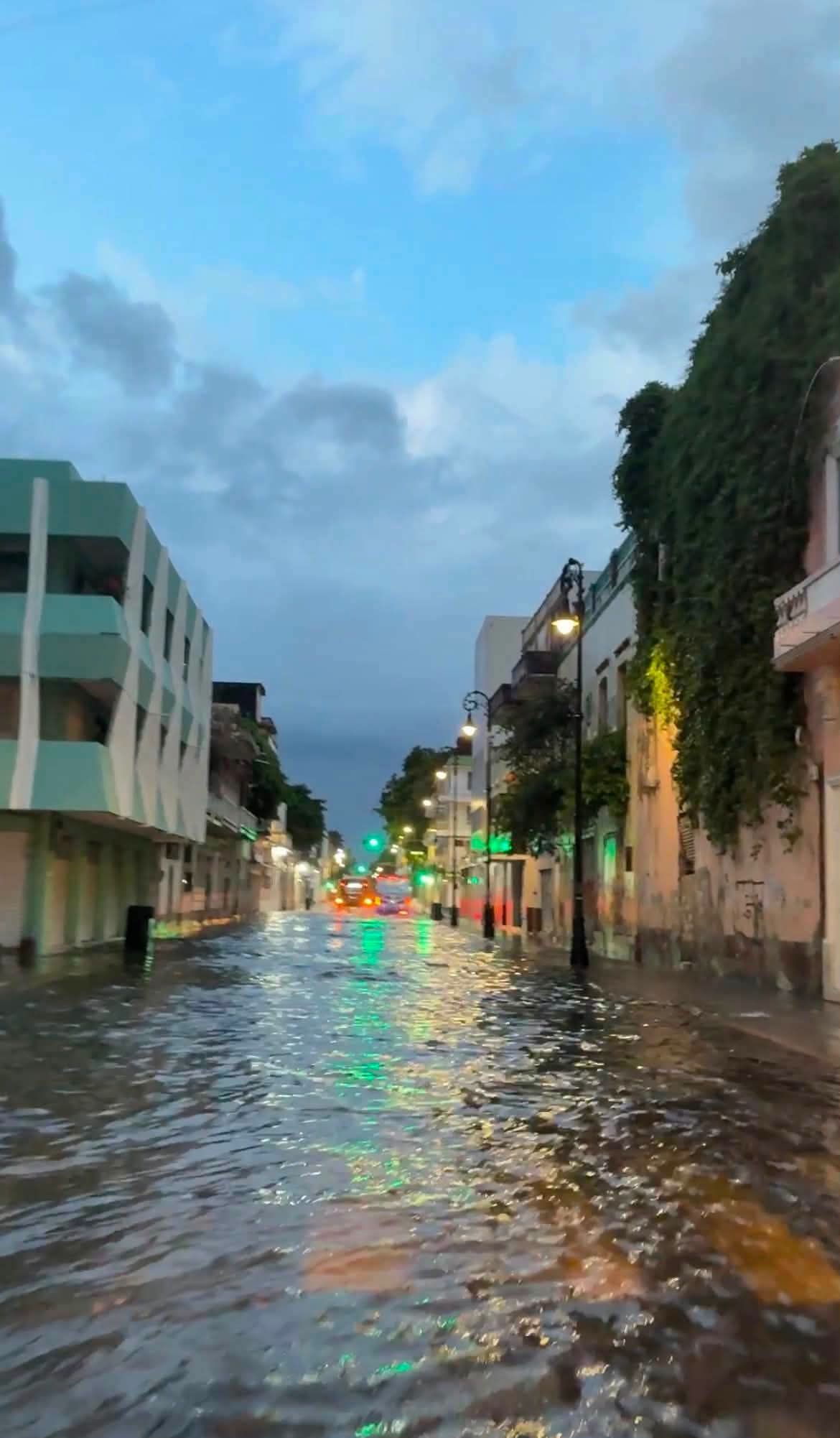 Lluvias inundan calles del centro y norte de Veracruz