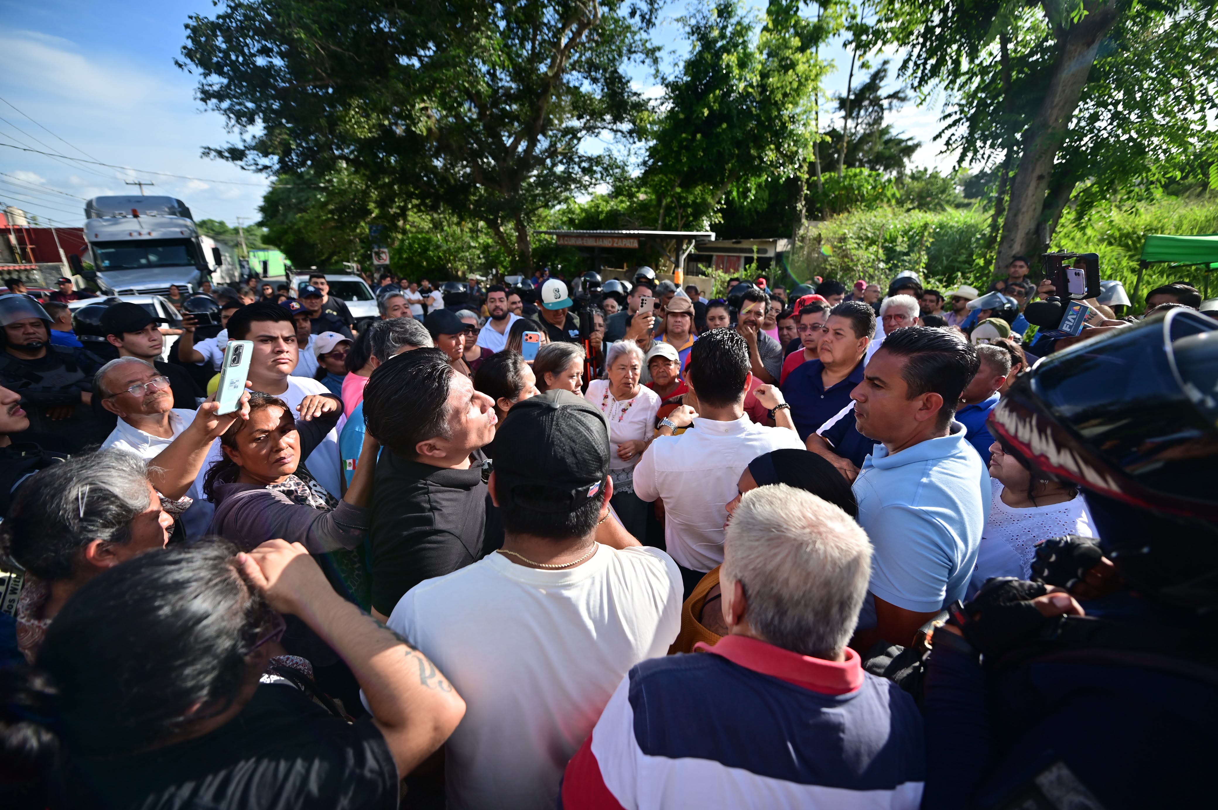 Vecinos firman minuta y dan plazo al 31 de julio para iniciar rehabilitación de carretera