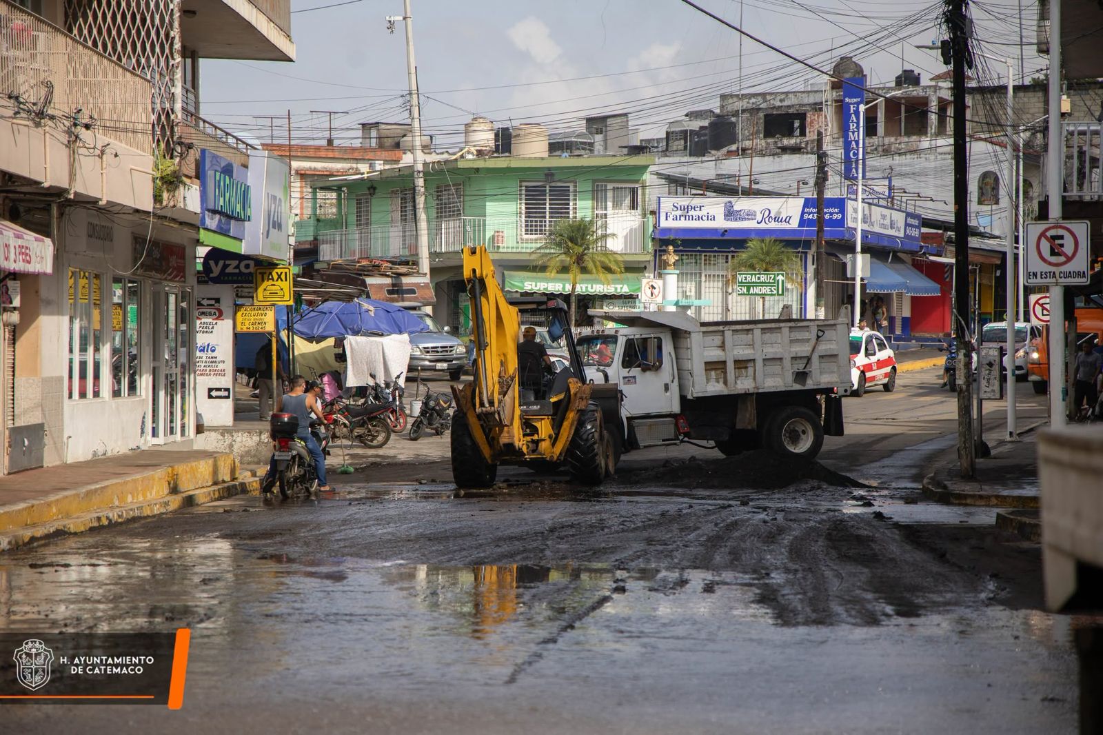 Catemaco refuerza seguridad en feria y limpia vialidades tras lluvias