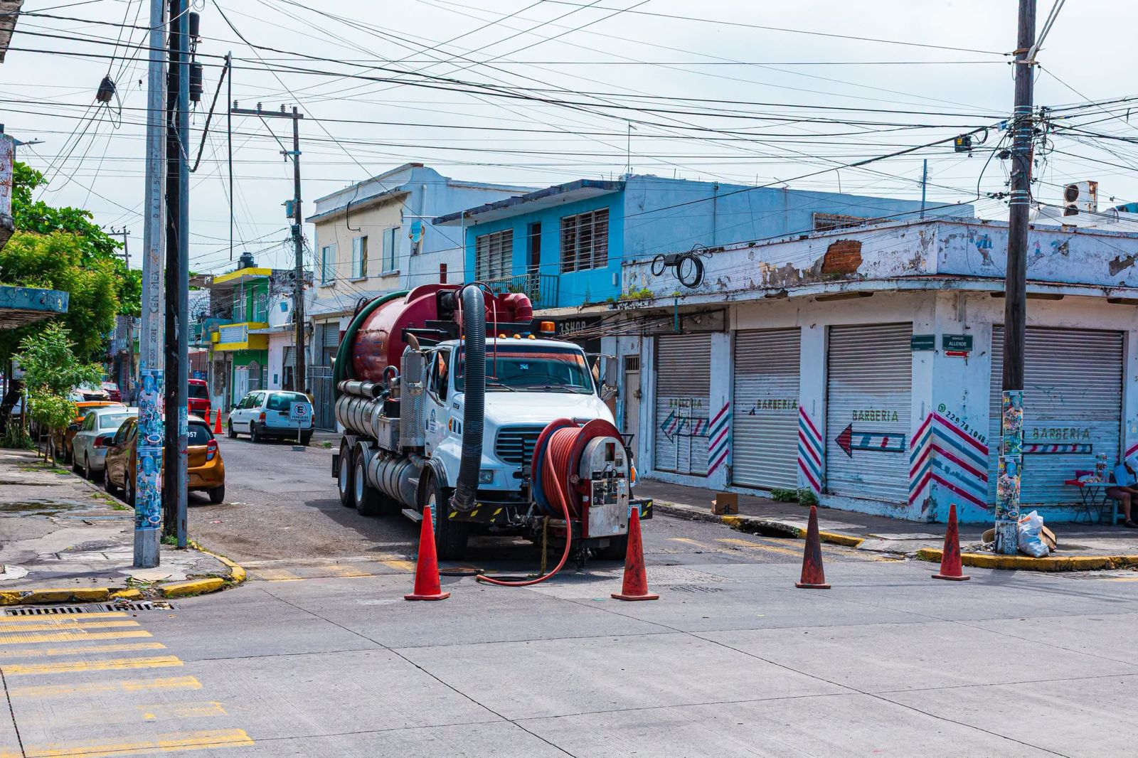 Grupo MAS realiza desazolve de drenaje en calles de Veracruz