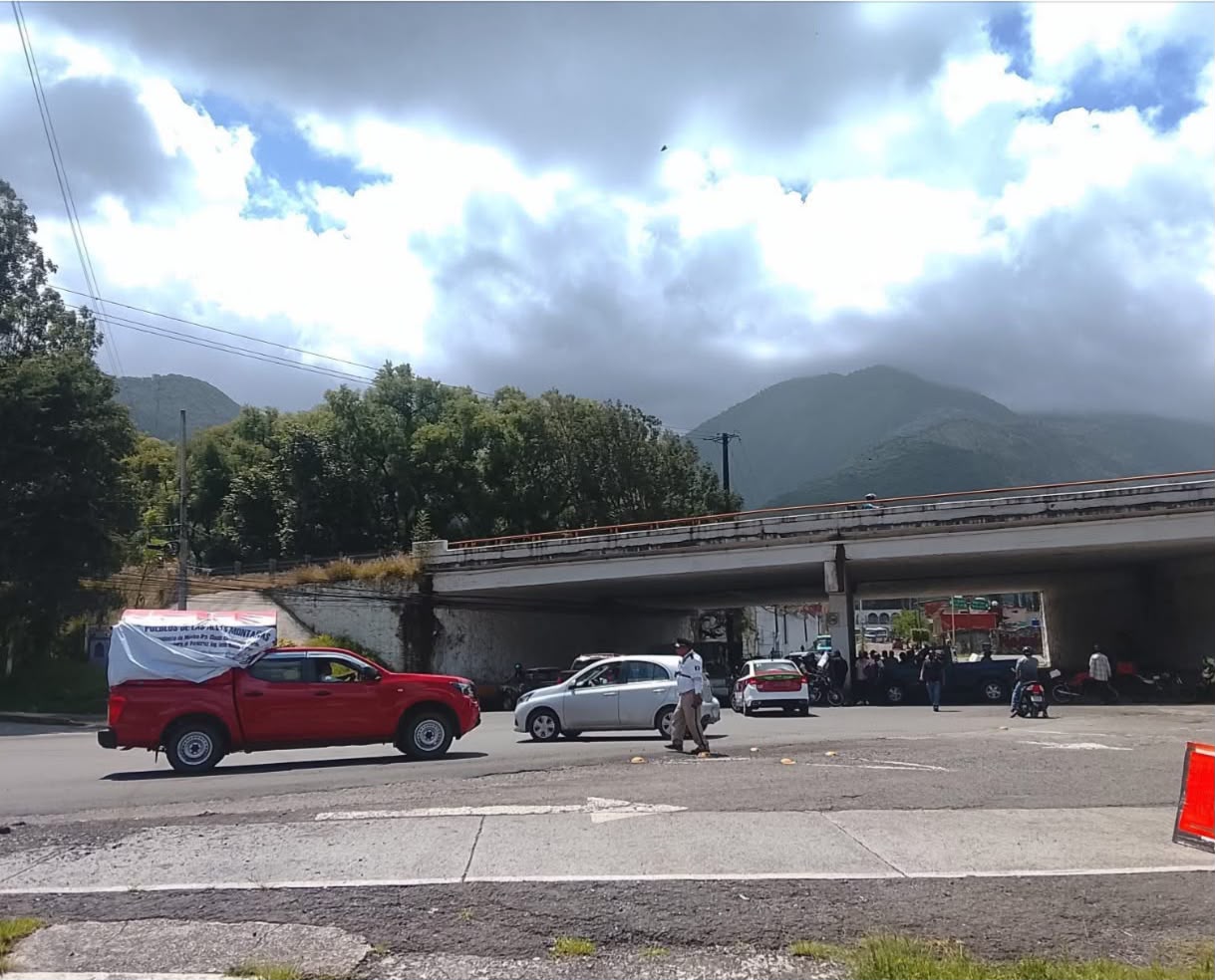 Bloquean avenida en Nogales y exigen atención a demandas regionales