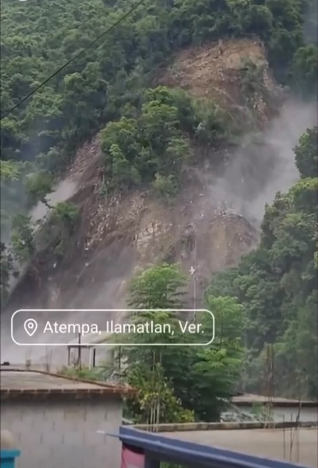 Deslave en Ilamatlán provoca pánico y mantiene en alerta a Atempa