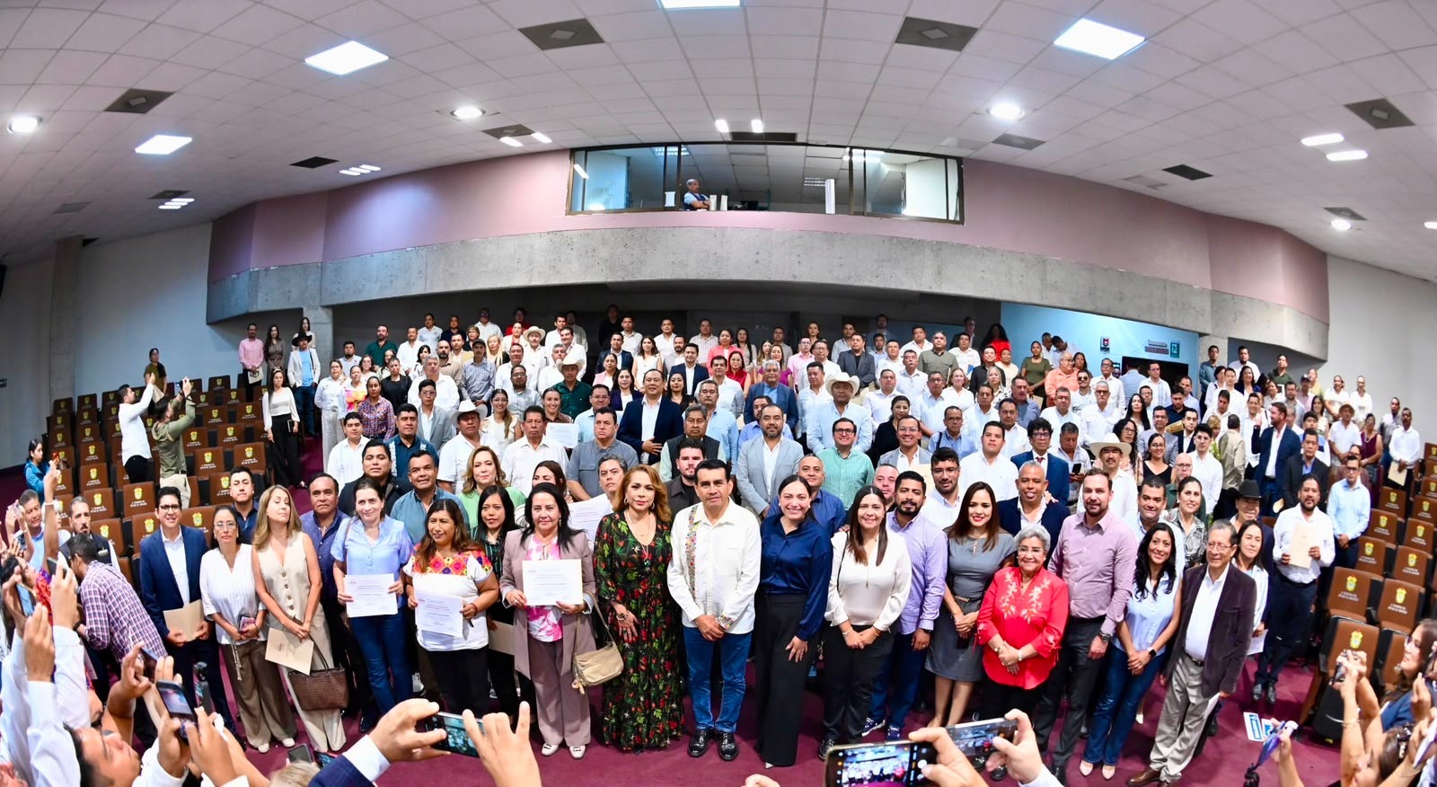 Congreso de Veracruz entrega 156 distintivos por planeación municipal