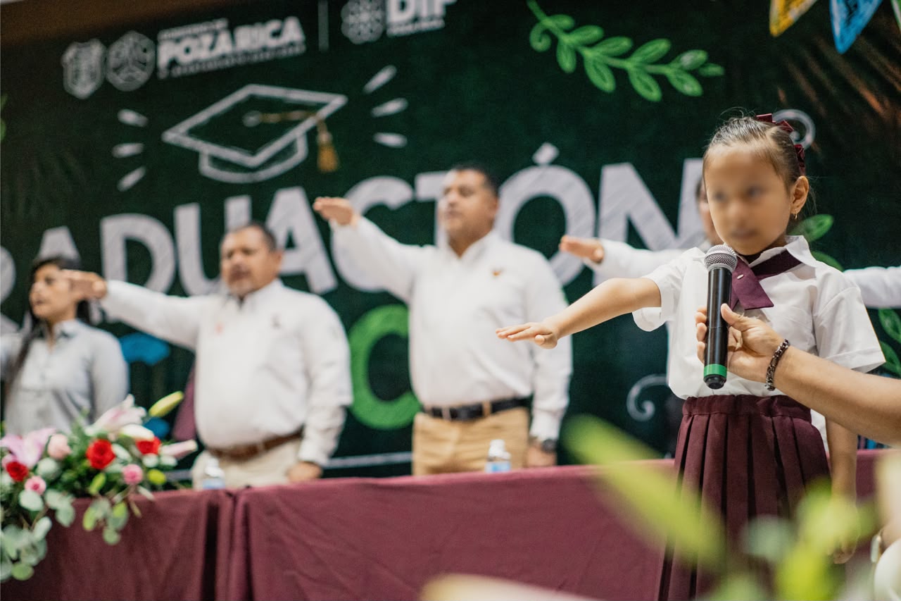 Poza Rica gradúa a 152 niños de los CAIC en emotiva ceremonia