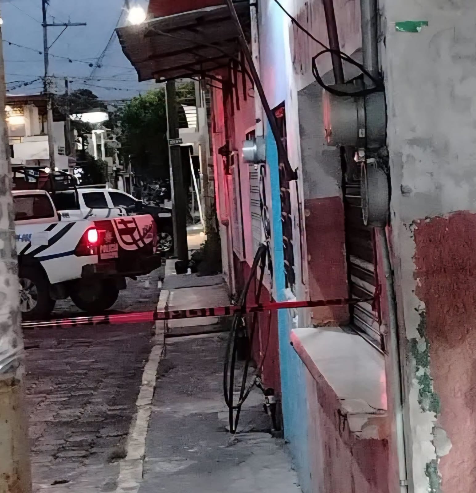 Asesinan a empleado de tienda departamental en pleno centro de Cuitláhuac