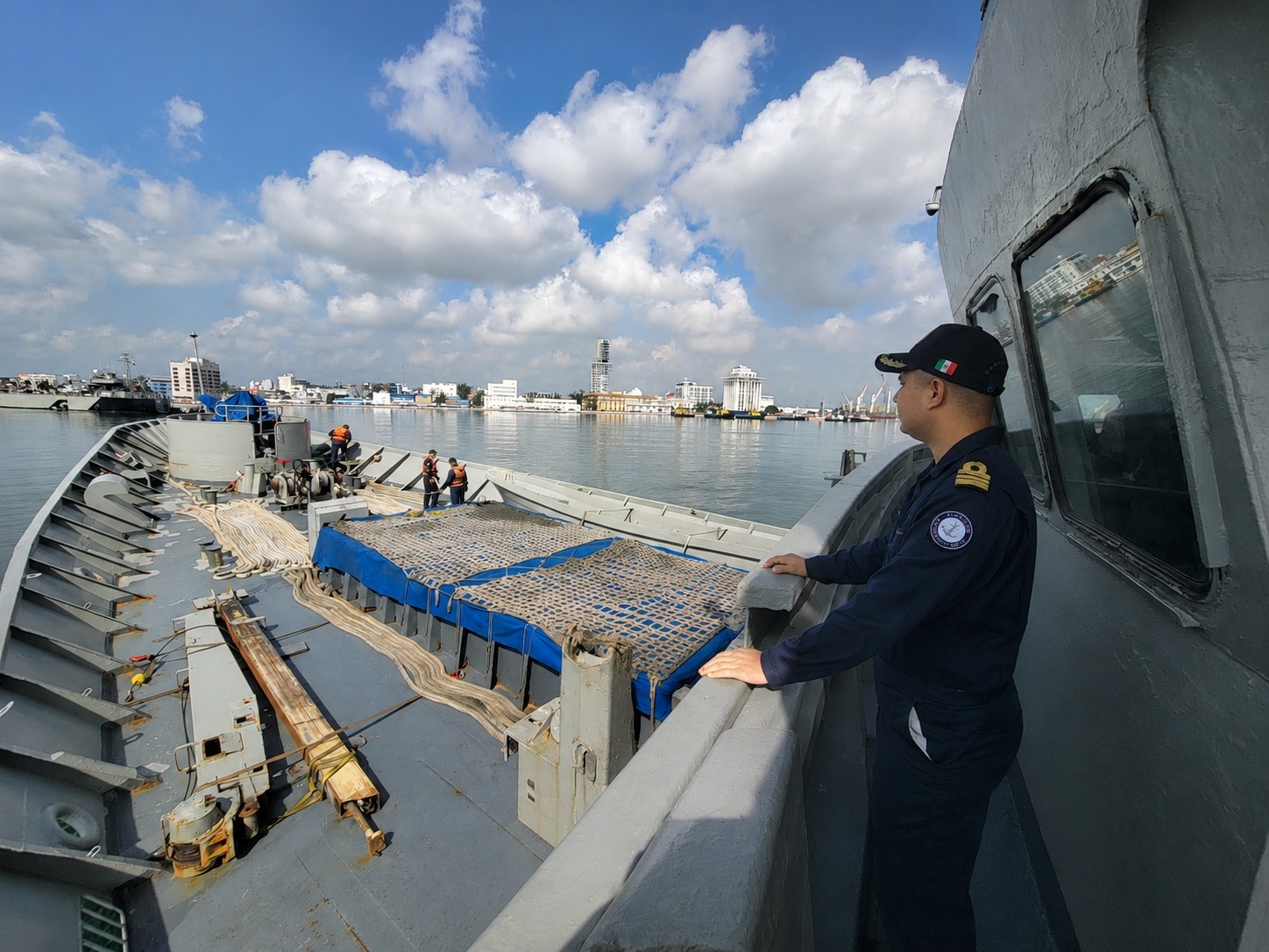 Arriban a Veracruz buques de la Armada de México tras concluir misión de ayuda humanitaria en Venezuela