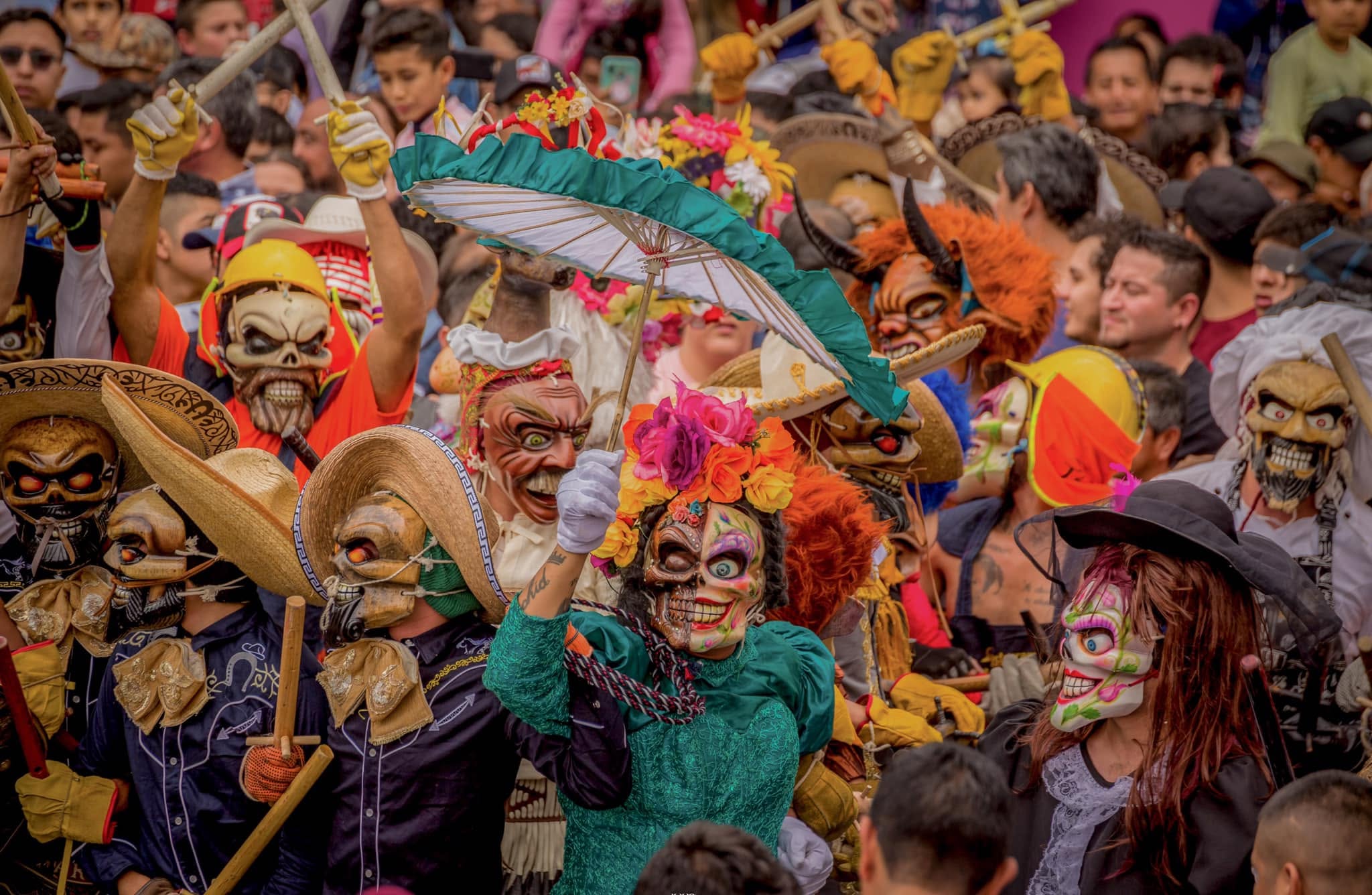 Danza de moros y cristianos transforma las fiestas de Naolinco