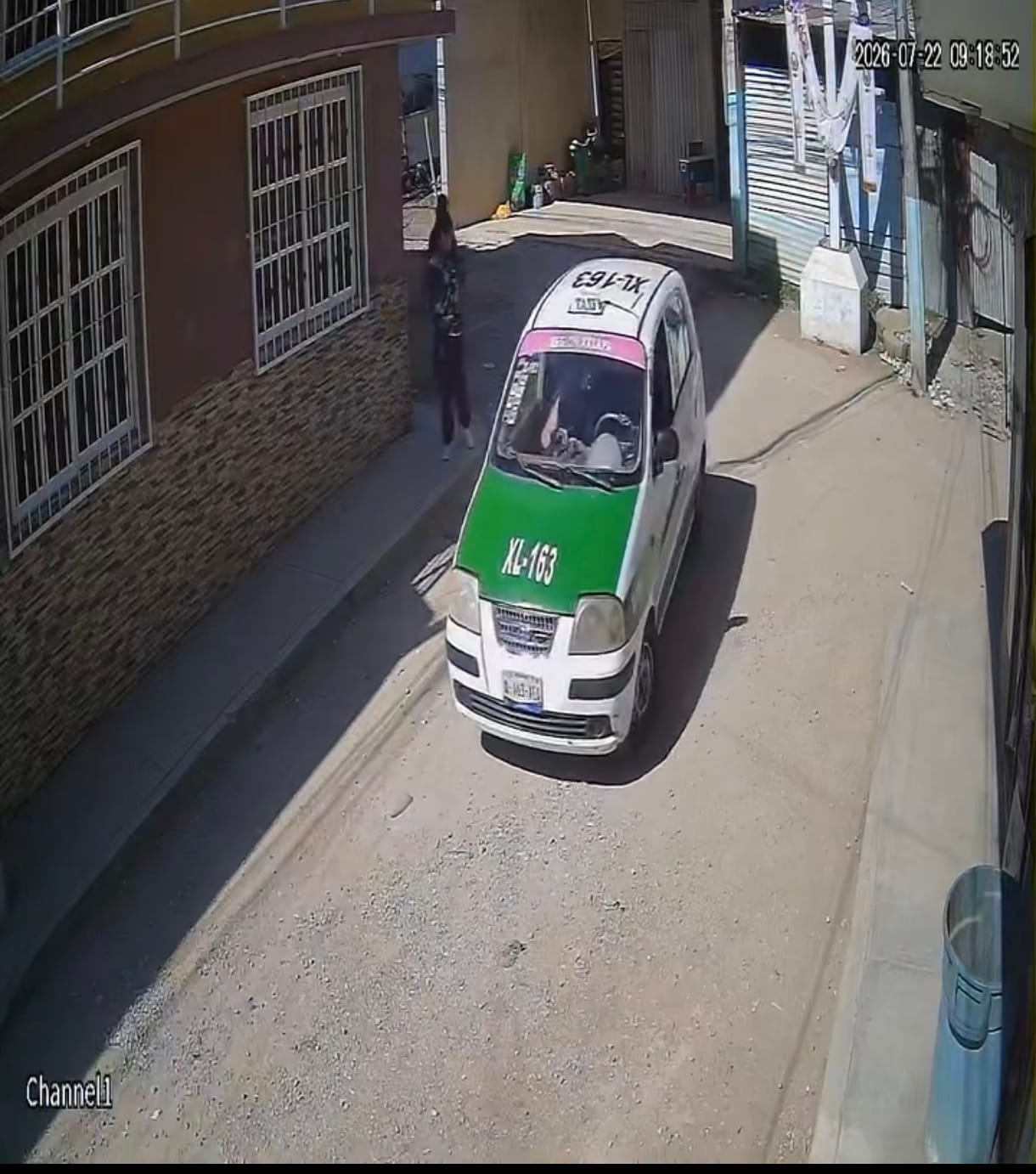 Acusan a taxista de robar mochila a adultos mayores en Xalapa
