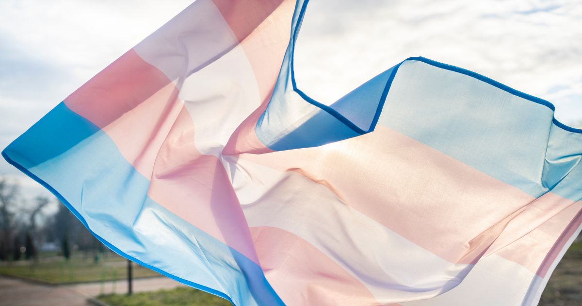 Denuncian cobros de hasta 4 mil pesos a mujeres trans por trámites