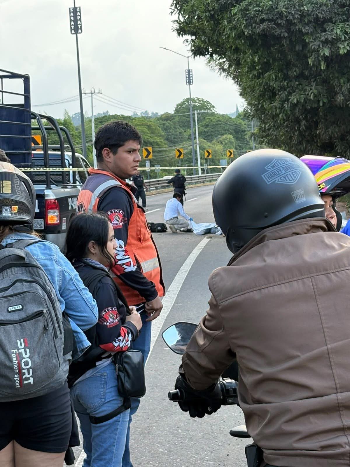 Motociclista muere tras chocar contra tráiler en Emiliano Zapata