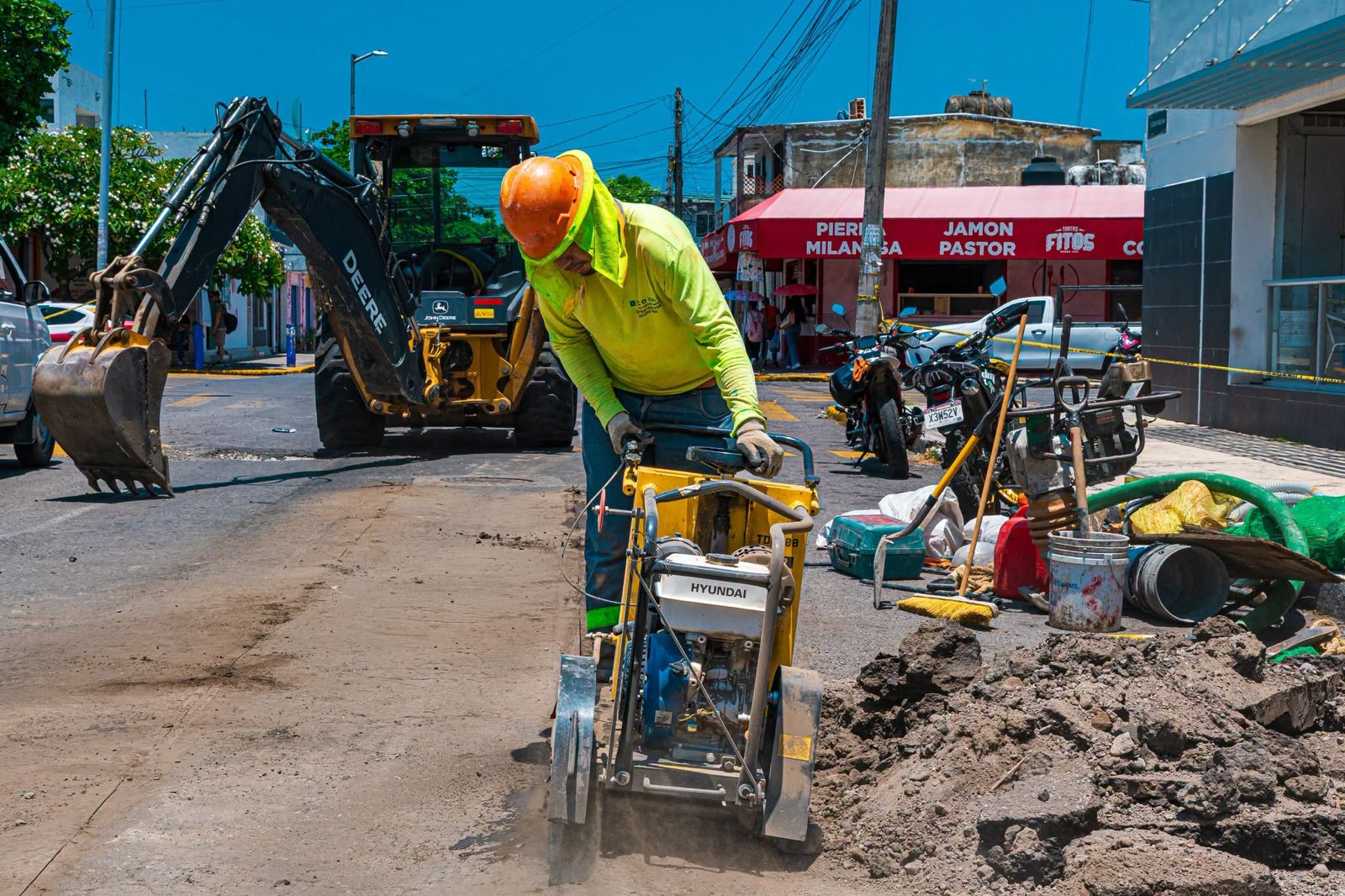 Grupo MAS repara hundimiento en la colonia Salvador Díaz Mirón de Veracruz