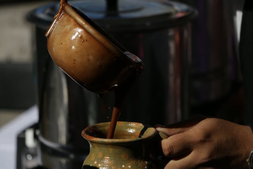 Champurrado, la bebida prehispánica que sigue calentando el corazón de México