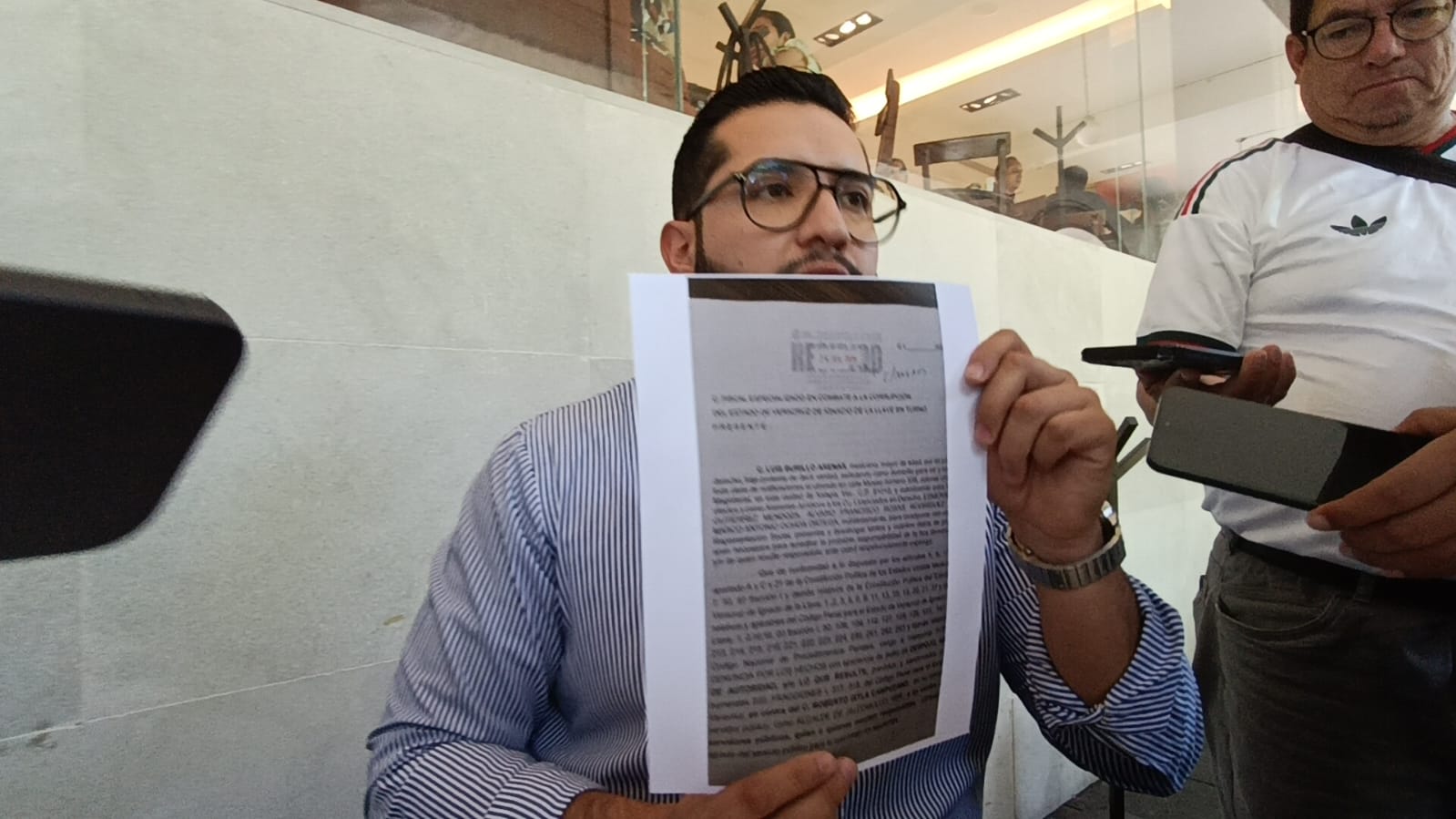 Denuncian a alcalde de Jalcomulco por presunto fraude en compra de casa en Xalapa