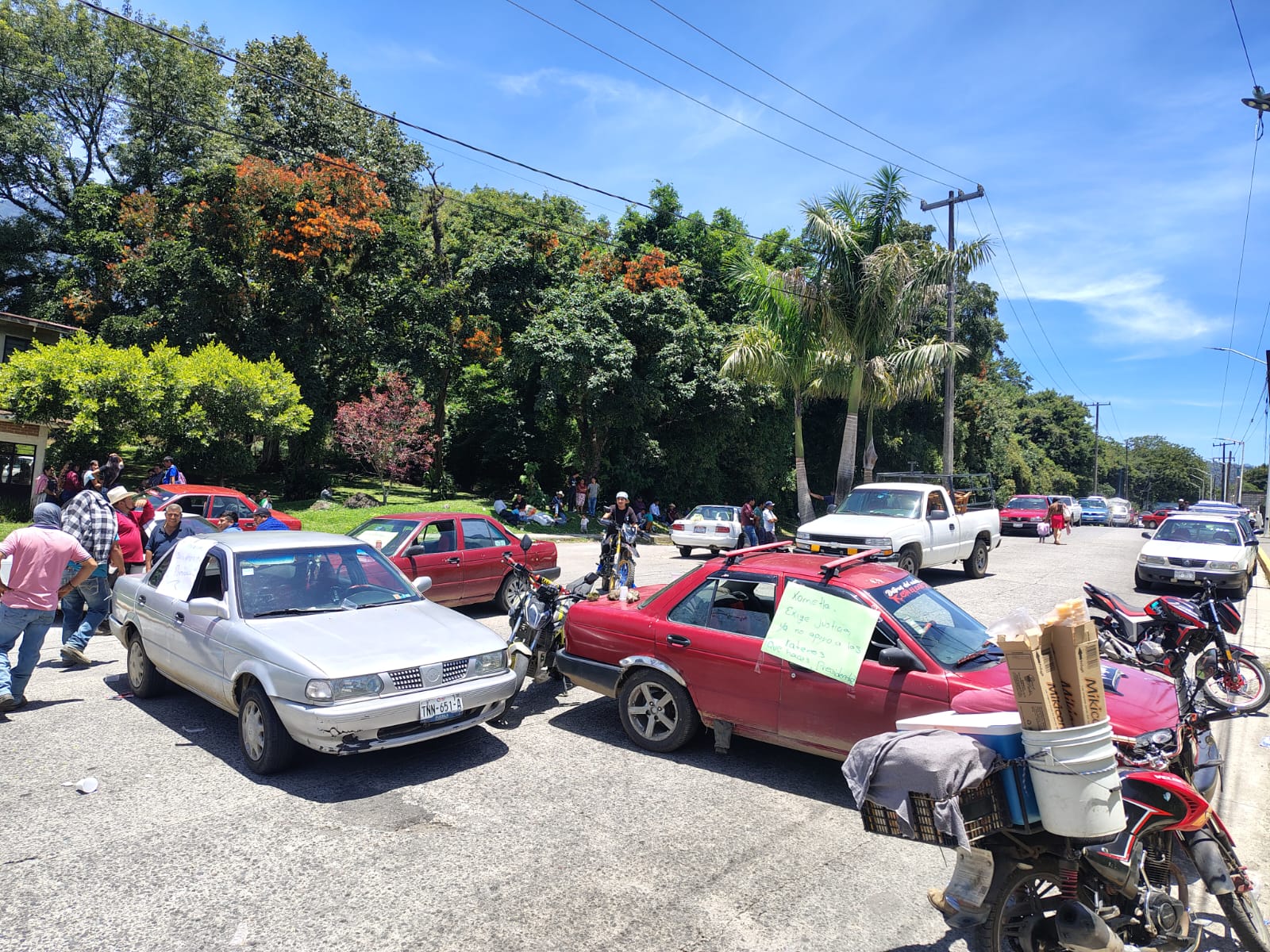 Bloquean carretera en La Perla para exigir seguridad tras ola de robos