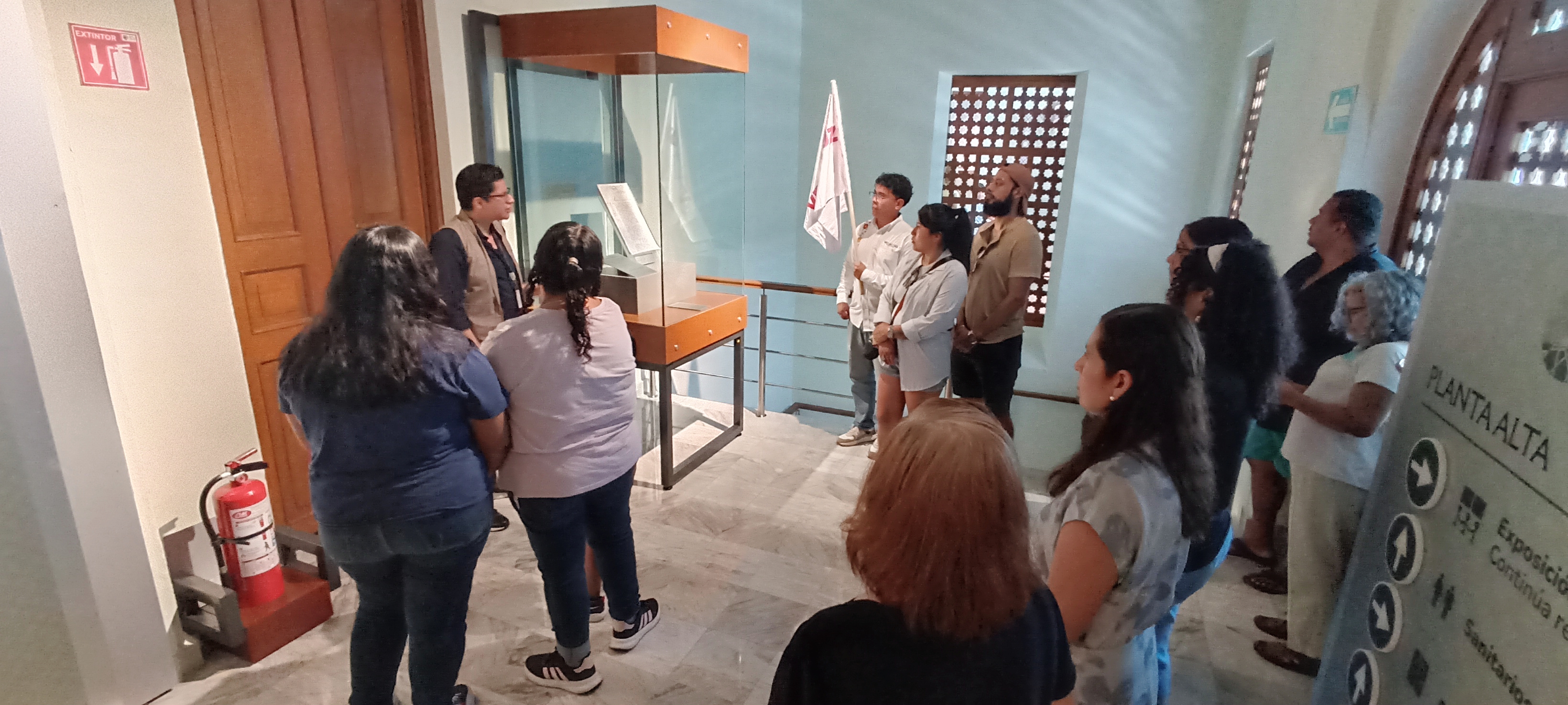Recorren turistas y locales sitios culturales de Veracruz a bordo del Culturabus