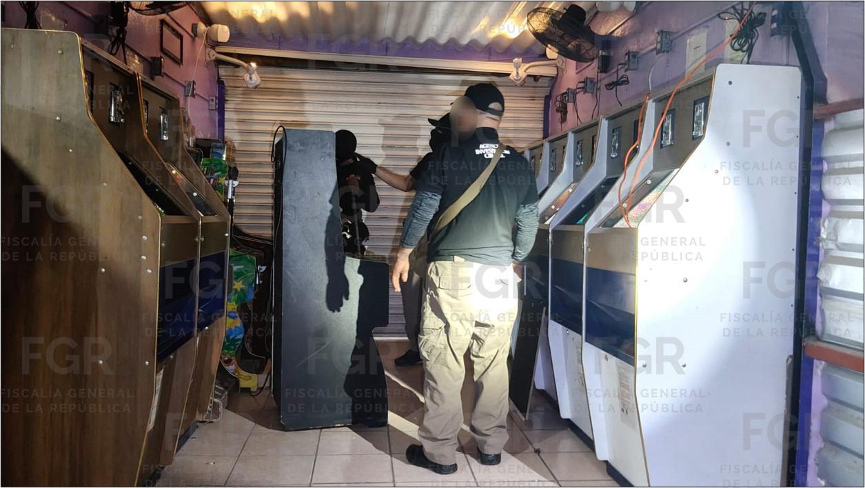 FGR asegura 40 máquinas tragamonedas en el mercado Malibrán de Veracruz