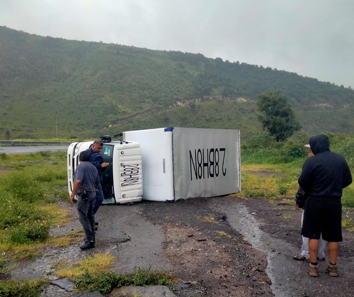 Dos accidentes en la autopista Orizaba-Maltrata dejan un lesionado