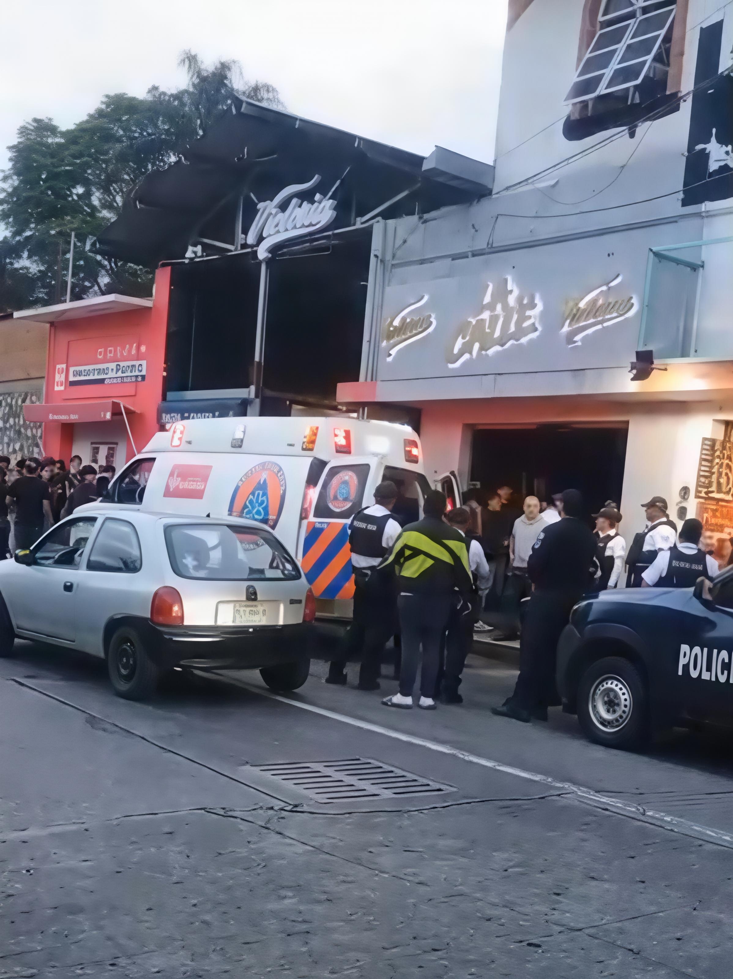 Presunta intoxicación en bar de Orizaba moviliza a cuerpos de emergencia