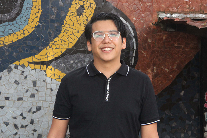 Alumno UV estudia y explora la memoria desde el teatro documental
