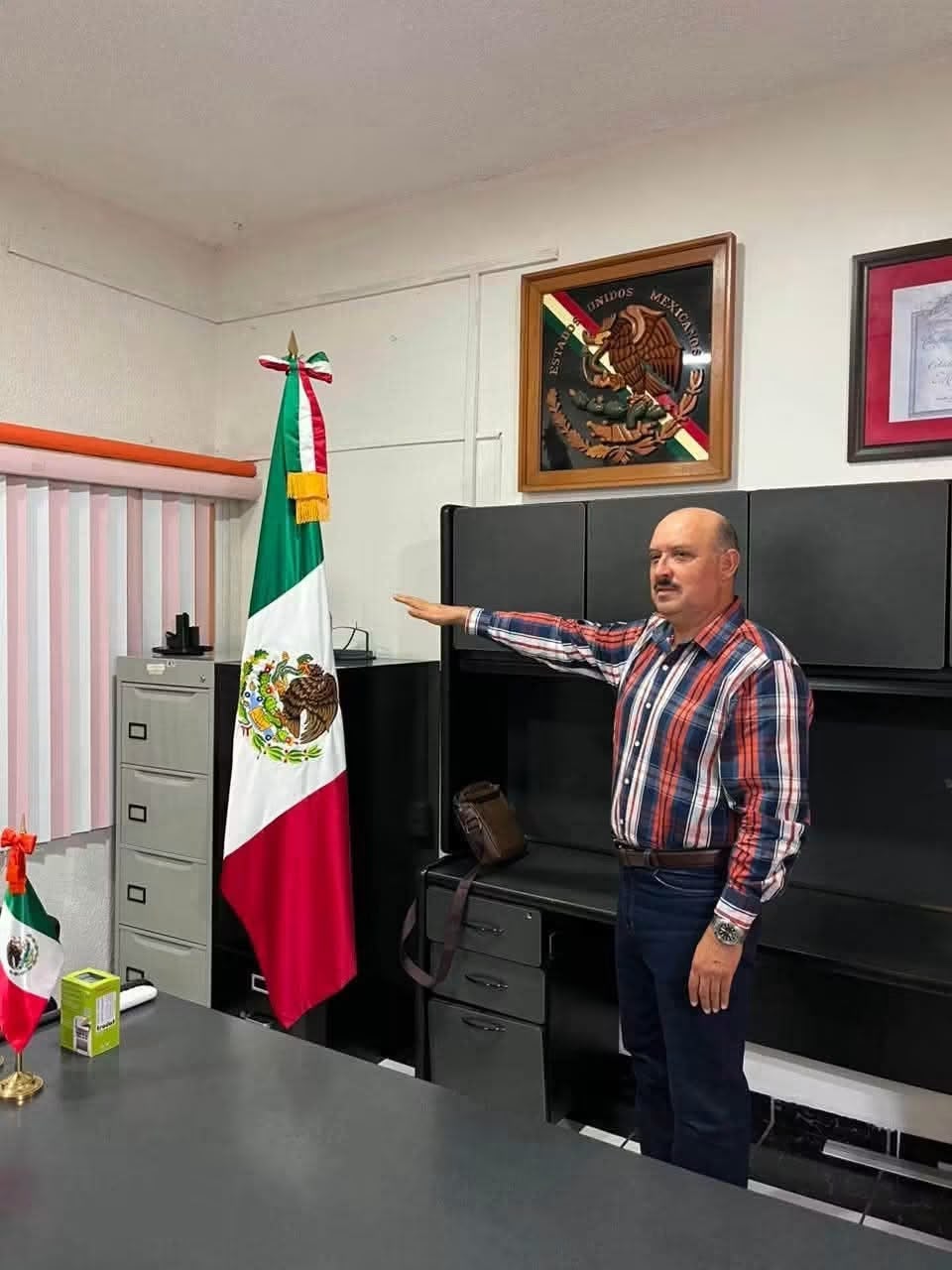 Pedro Rosado asume alcaldía de Úrsulo Galván tras desafuero de Bertín Bravo