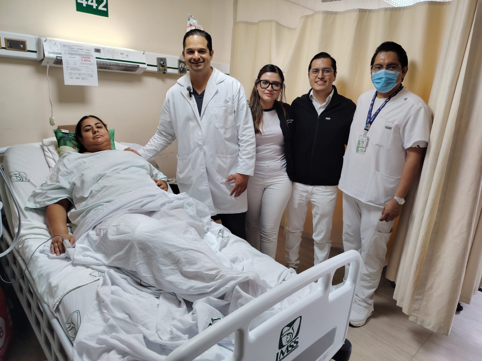 Operan con éxito a joven con hernia diafragmática gigante