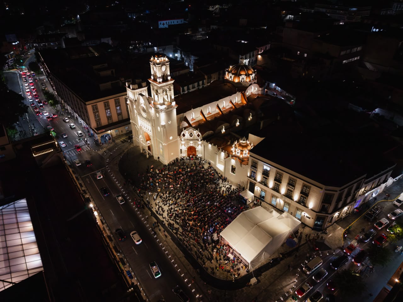 Jueves Musicales llena de salsa y son cubano la Plaza Lerdo de Xalapa