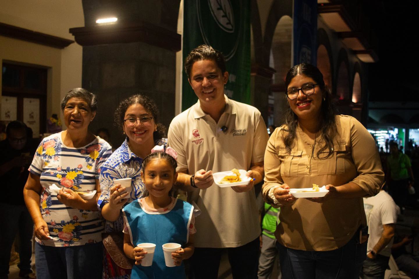 Niñas y niños preservan tradición del tamal en San Andrés Tuxtla