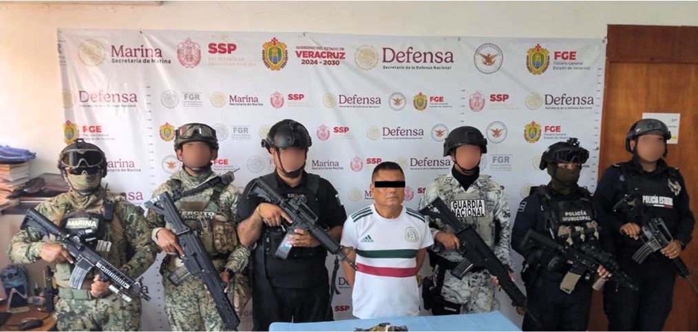 Marina detiene a dos y libera a dos personas privada de la libertad en Veracruz