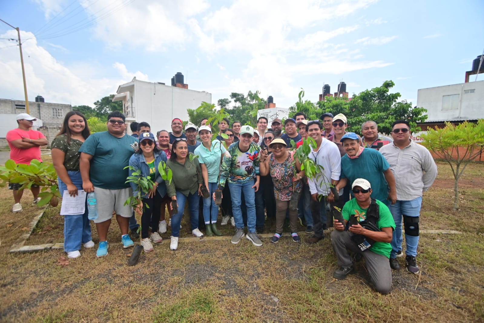 Reforestan San Andrés Tuxtla con 300 árboles en Las Joyas