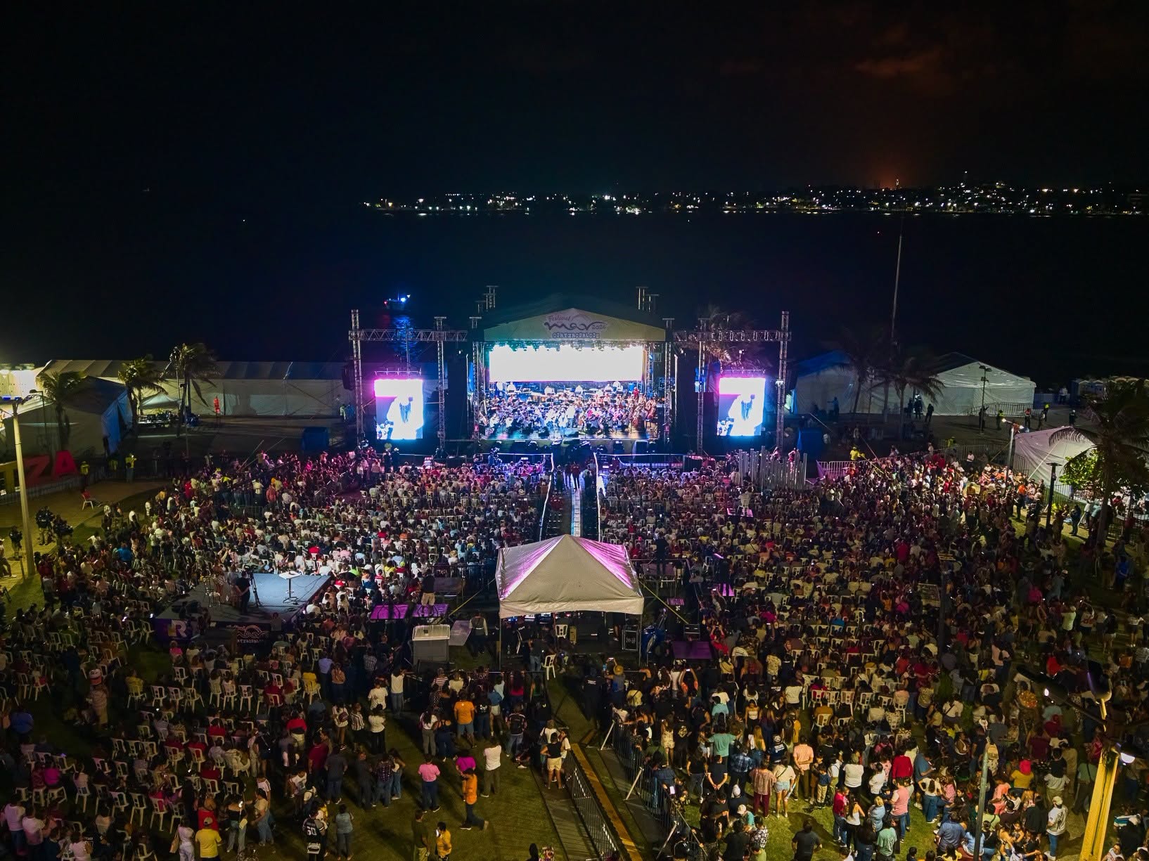 Lluvia obliga a evacuar Festival del Mar en Coatzacoalcos