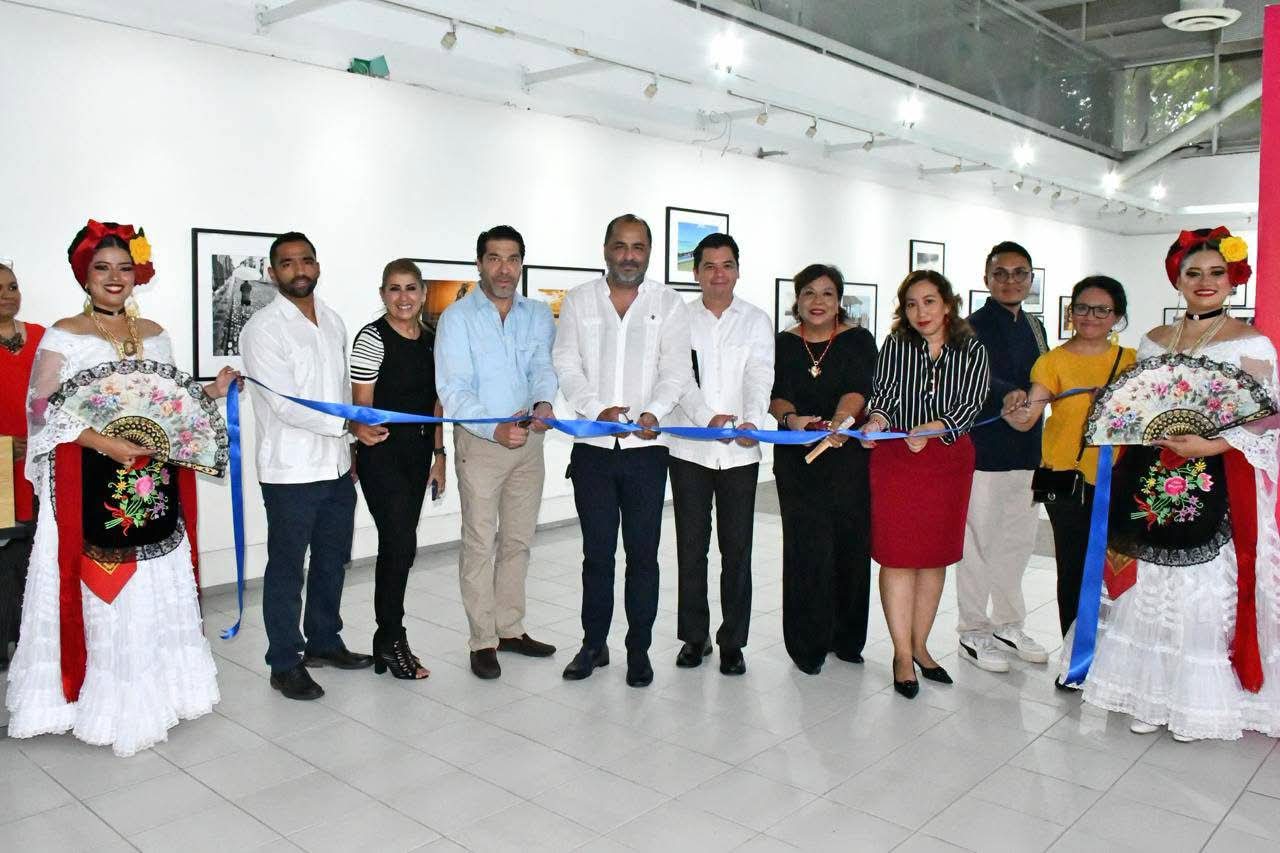 Inauguran la exposición fotográfica El México de los mexicanos III en la USBI Región Veracruz