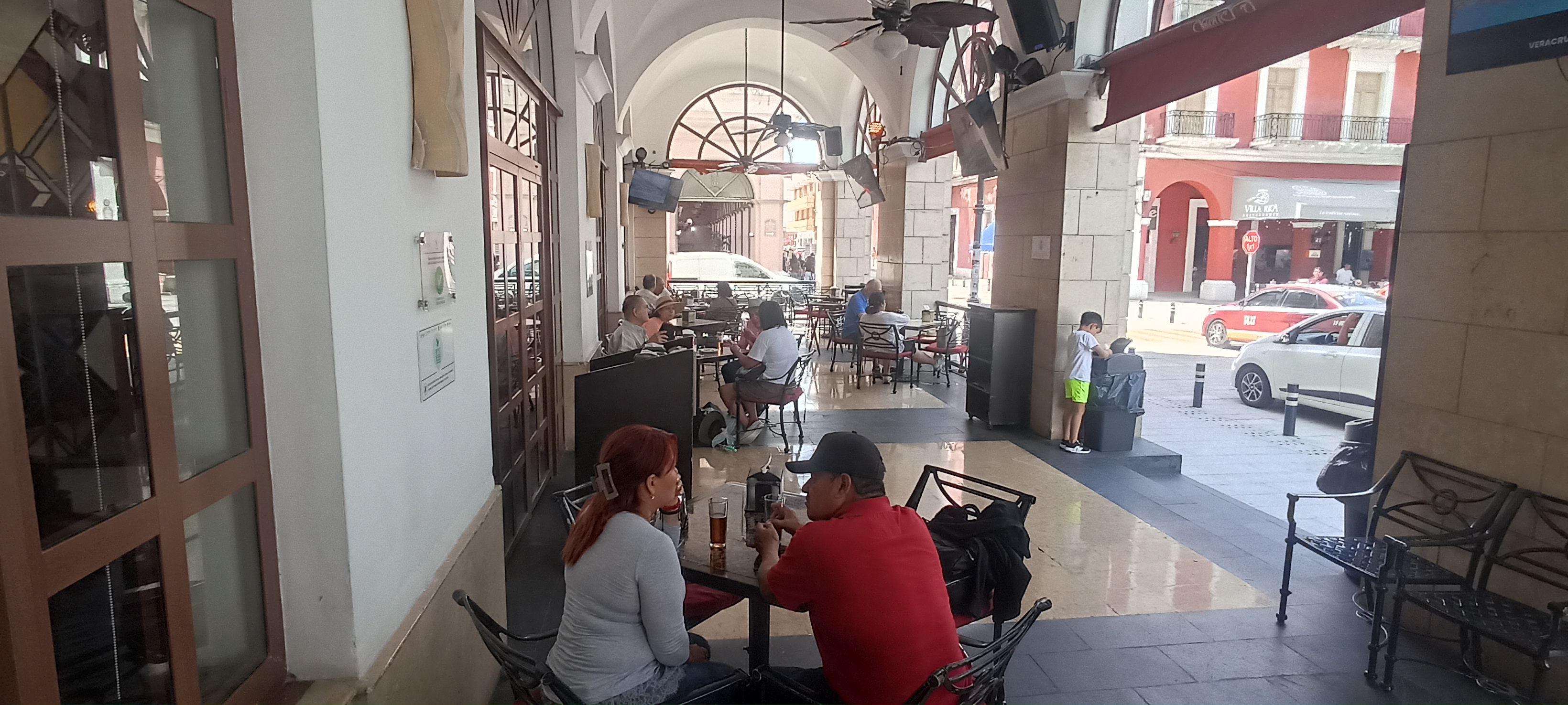 Repuntan un 40% las ventas en los restaurantes de la franja turística de la zona conurbada