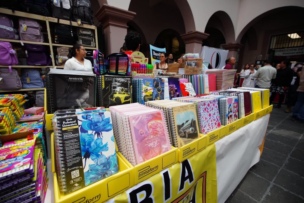 Venta de libretas cae hasta 40% en Xalapa por cambios educativos