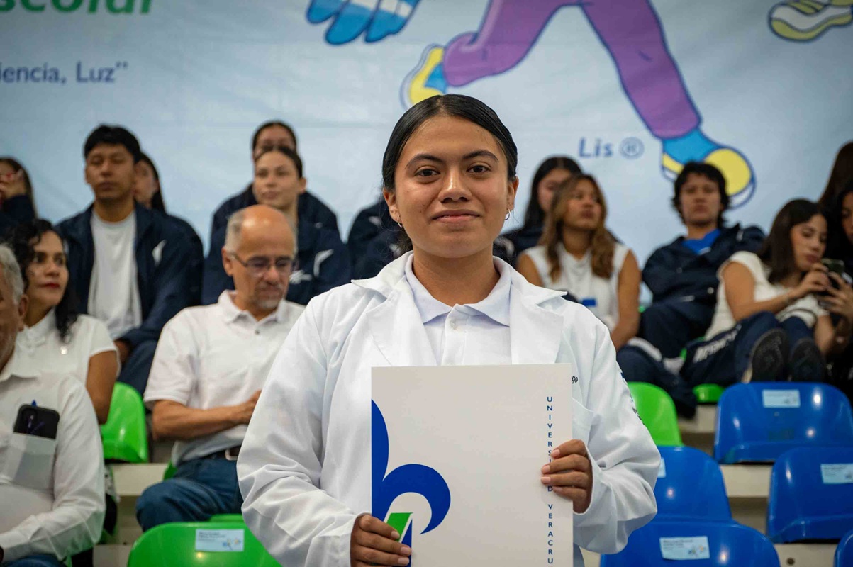 Con altos puntajes, nuevas alumnas comienzan su vida en la UV