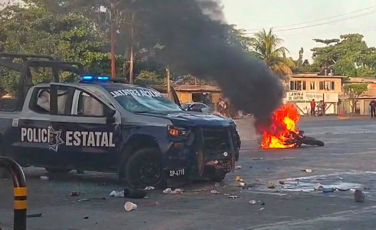 Investigan agresiones y quema de patrulla tras accidente en Álamo